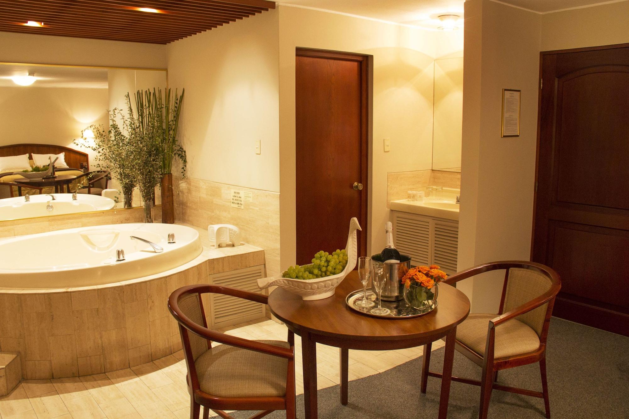 Hotel Park Suites Lima Exteriér fotografie
