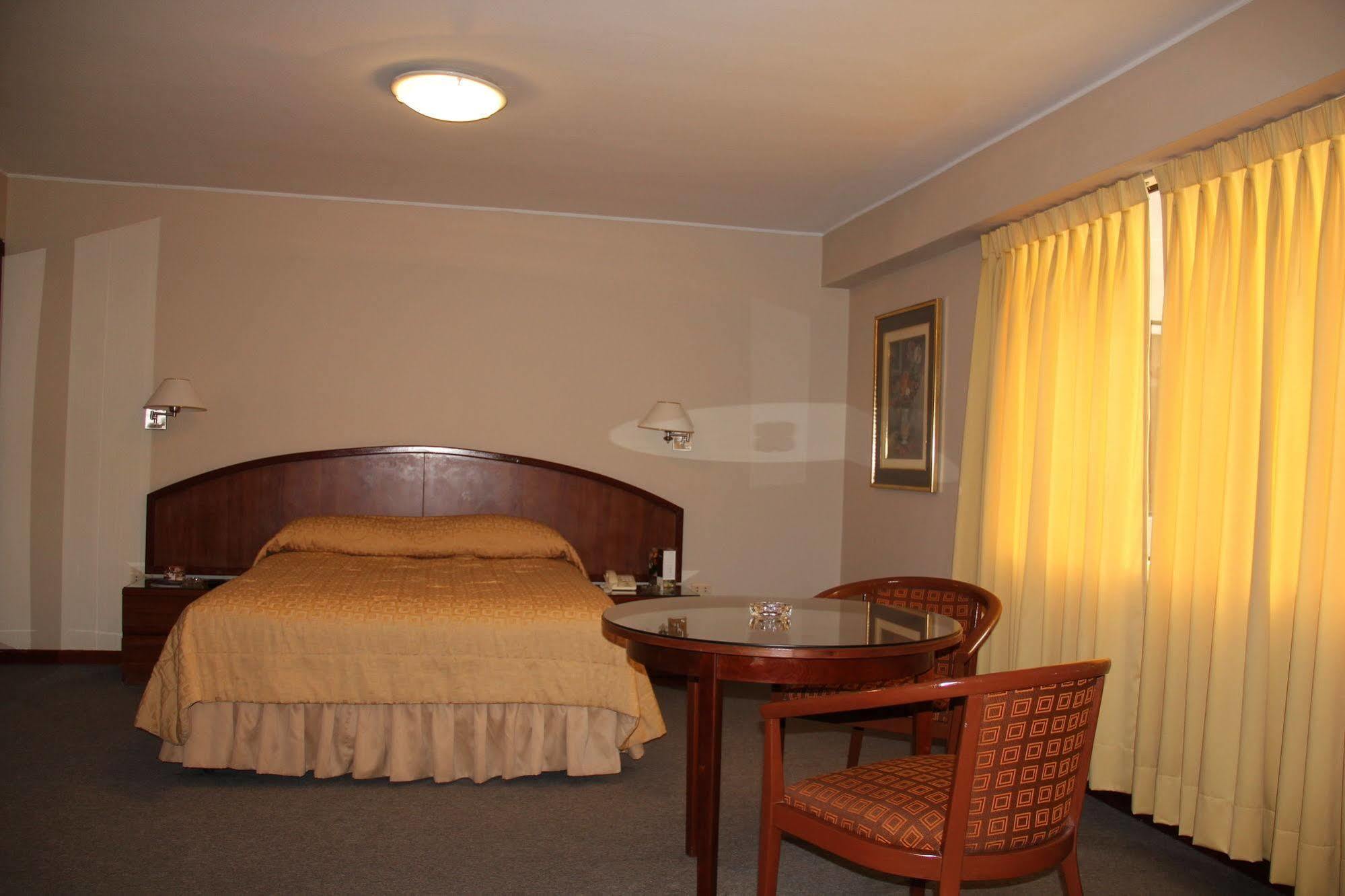 Hotel Park Suites Lima Exteriér fotografie